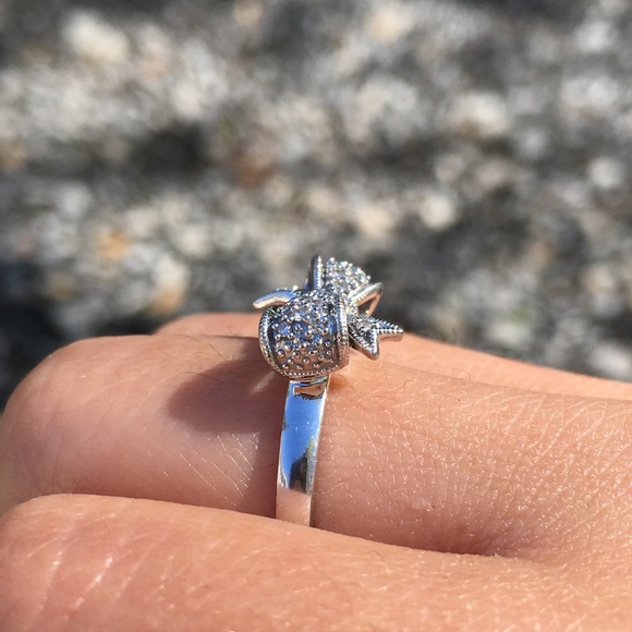 10k Solid White Gold Diamond Bow Ring - Picture 7 of 16